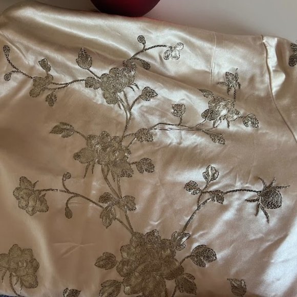 Gorgeous Traditional Pinkish-Beige Long Gown (SMALL) - Picture 6 of 8